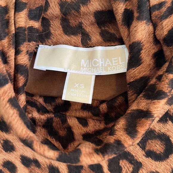 Michael Kors, short sleeve, turtleneck, leopard print top - Picture 2 of 5